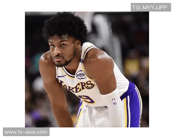 詹姆斯感慨布朗尼在伤病潮中抓住机会的成长与进步