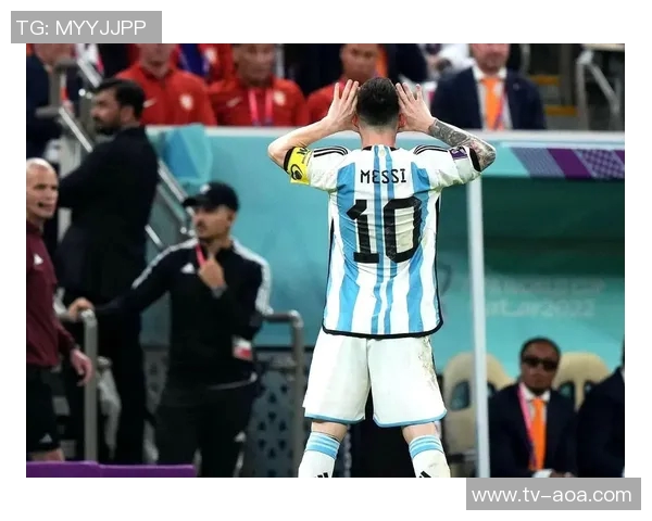 C罗单刀挑射被扑裁判判越位引发争议球迷热议比赛判罚