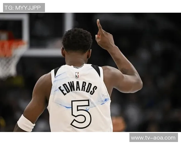 维金斯表现出色却难救球队全场13投9中贡献22分4篮板5助攻3三分球命中