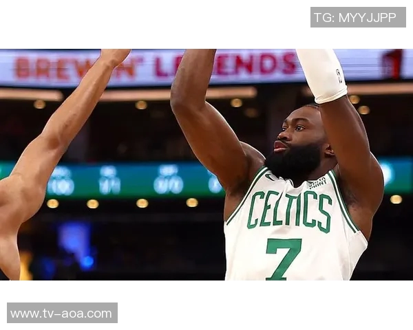 杰伦布朗盛赞小卡巅峰时期为历史上最杰出的攻防一体球员之一